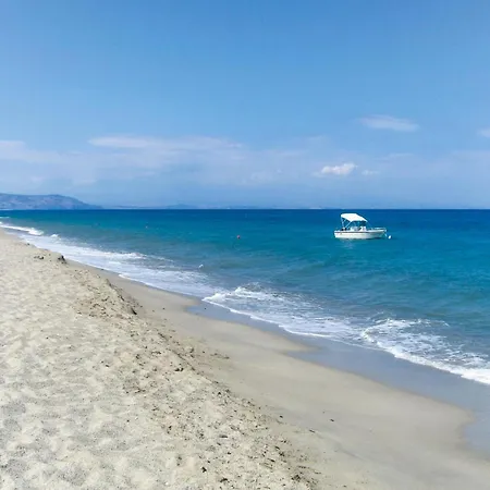 Nice Apartment In Davoli Marina Cz * San Sostene Marina